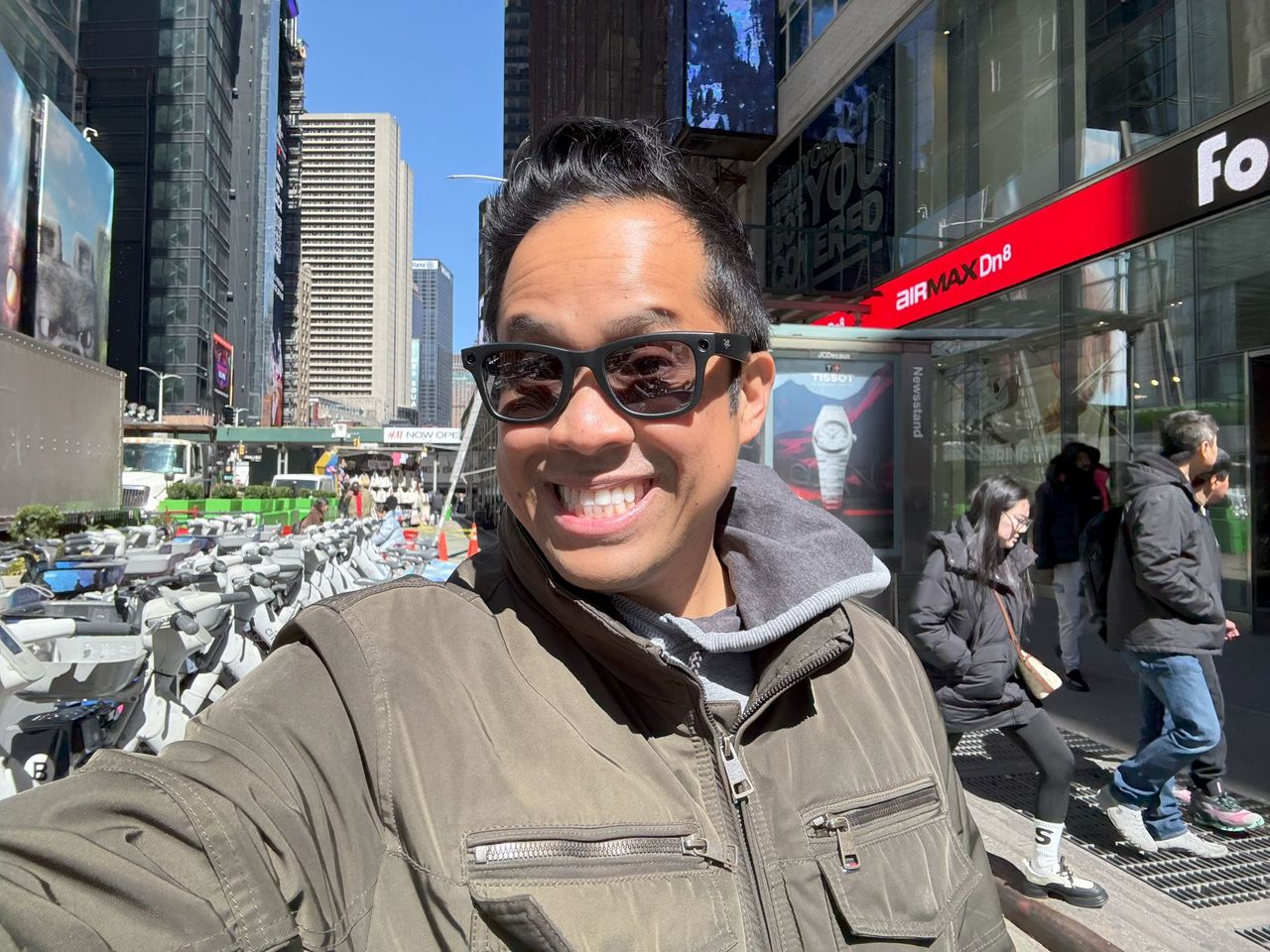 Apple iPhone 16 selfie sample.