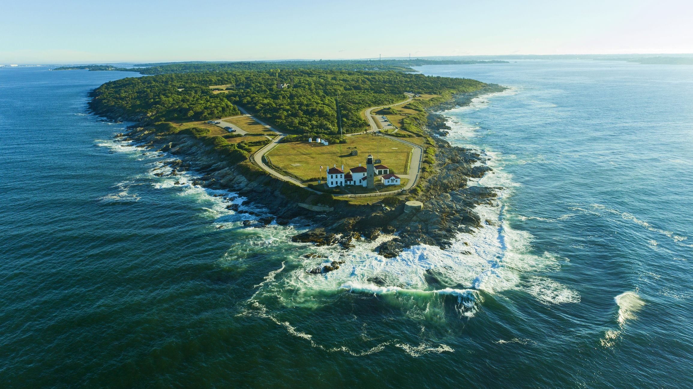 The ocean and cliffs around the lighthouse in Jamestown.