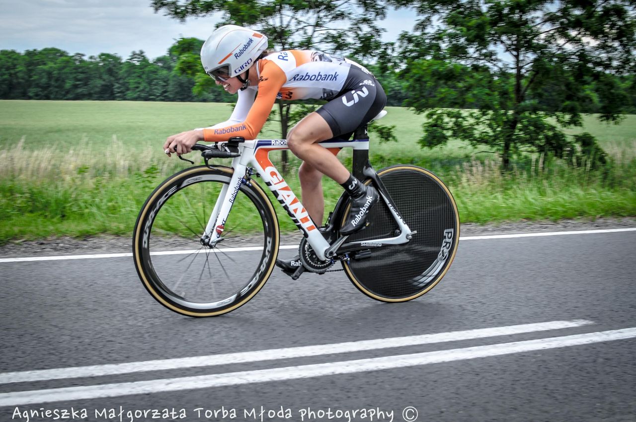 Katarzyna Niewiadoma on the time trial bike