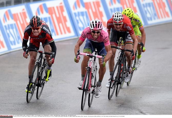 Michael Matthews (Orica GreenEdge) sprints toward the finish