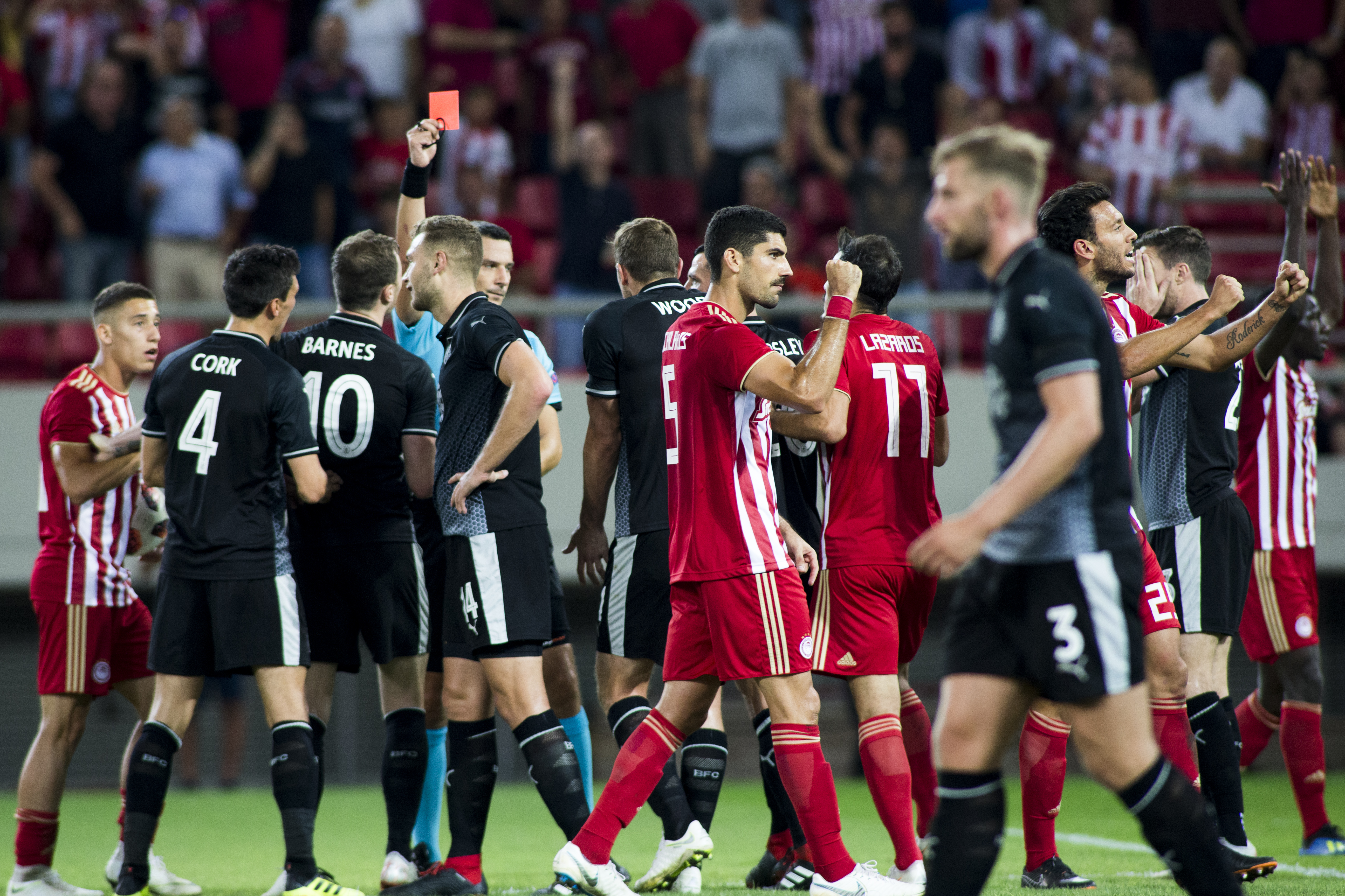 PIRAEUS, GREECE - AUGUST 23: Referee showing red card to Ben Gibson (D) of Burnley FC during the Europa League - Qualifying Play-Offs - 1st Leg match between Olympiacos FC and Burnley FC at Karaiskakis Stadium on August 23, 2018 in Piraeus, Greece. (Photo by MB Media/Getty Images)