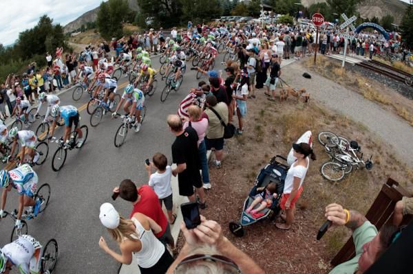 The bunch heads away from the start in Avon.