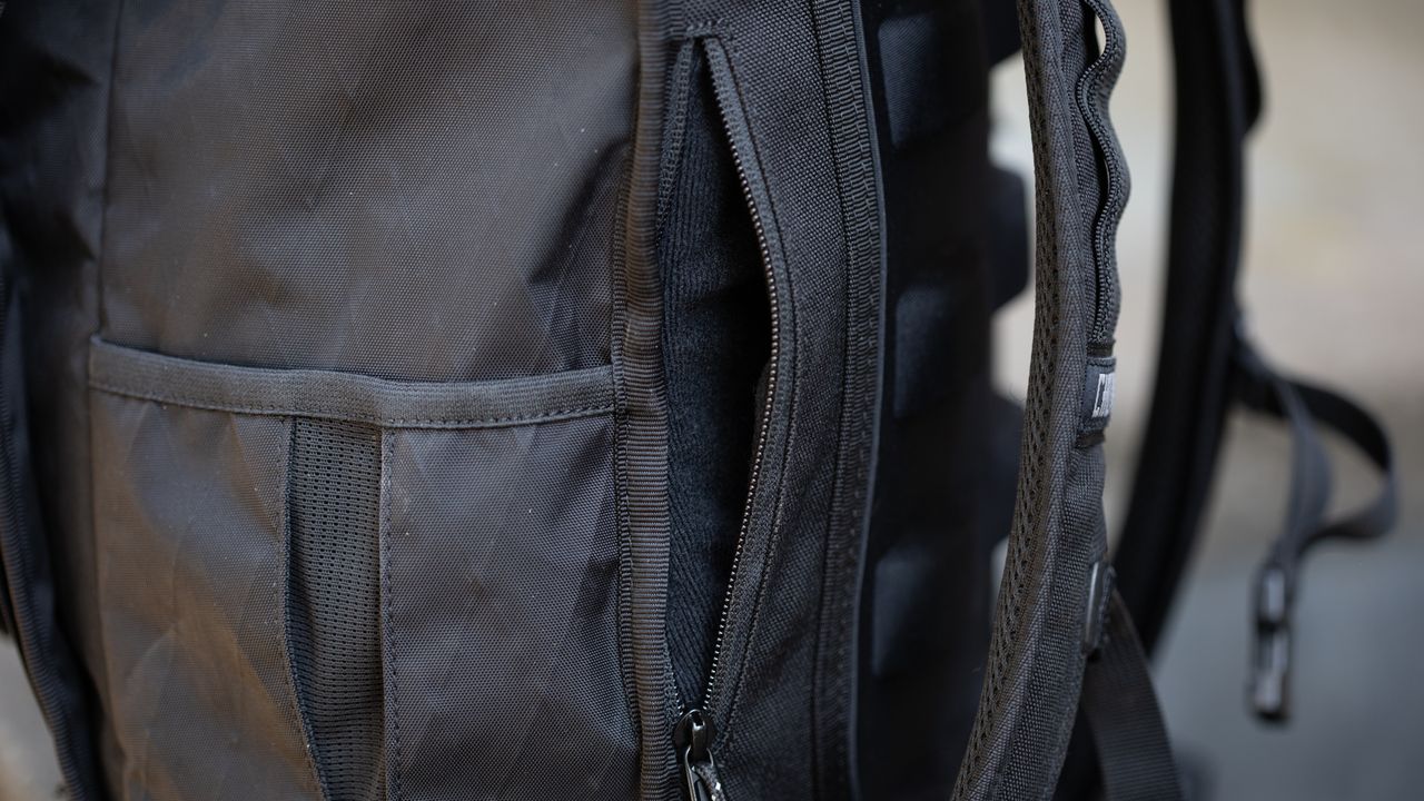 Chrome Industries Bravo 3.0 zippered side pocket