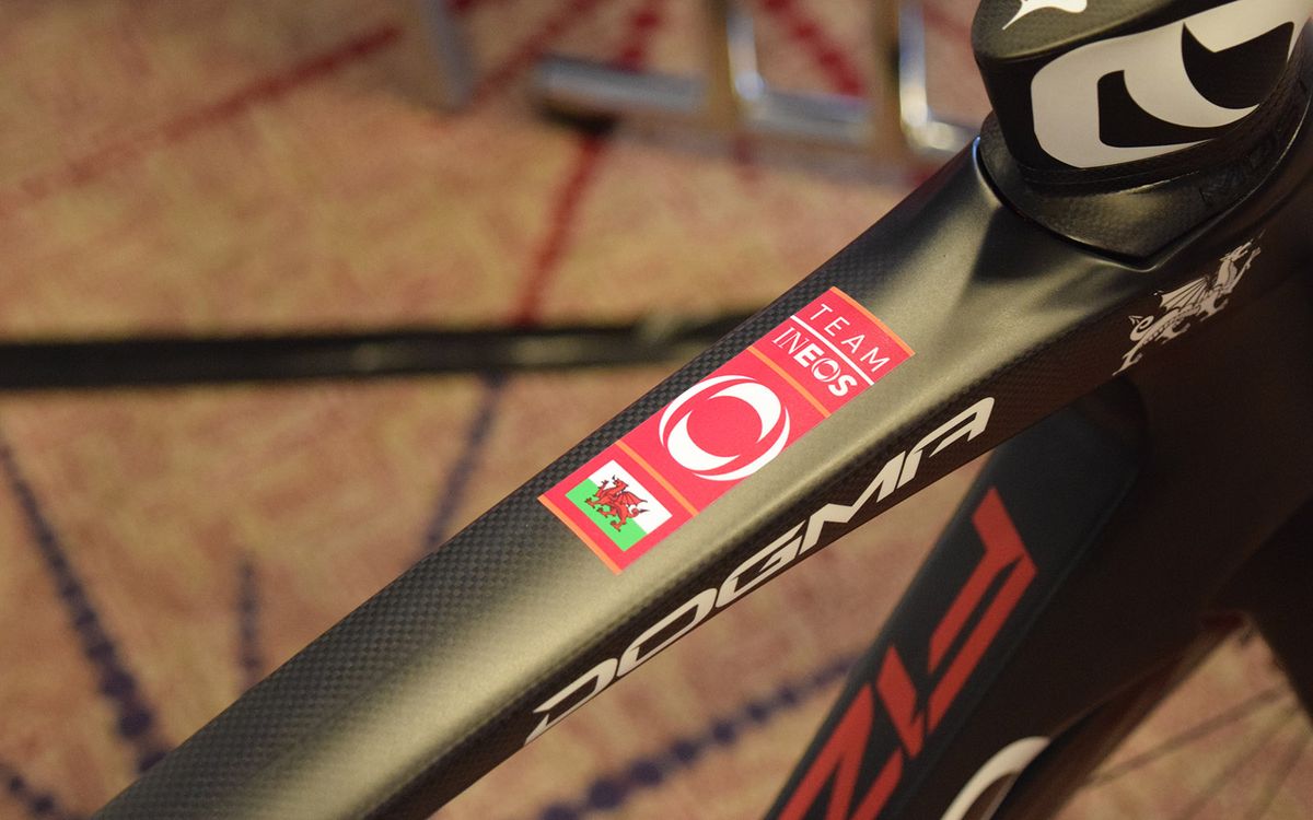 Geraint Thomas has a custom sticker on the top tube with the Welsh flag