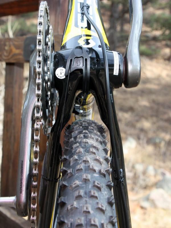 Various kinks and indentations are built into the chain stay shape to lend more clearance for the tire and chainrings.