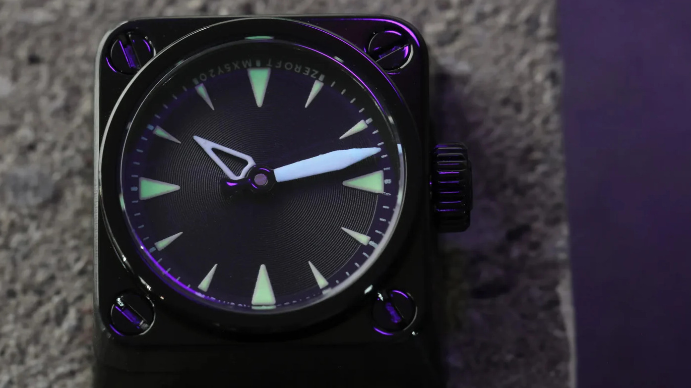 Sneakbox's Miyo keycap with a watch face.