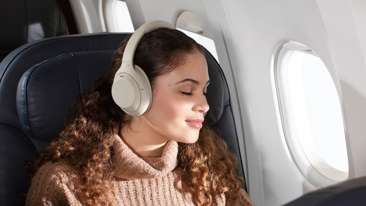 Best noise cancelling 2025 headphones for air travel