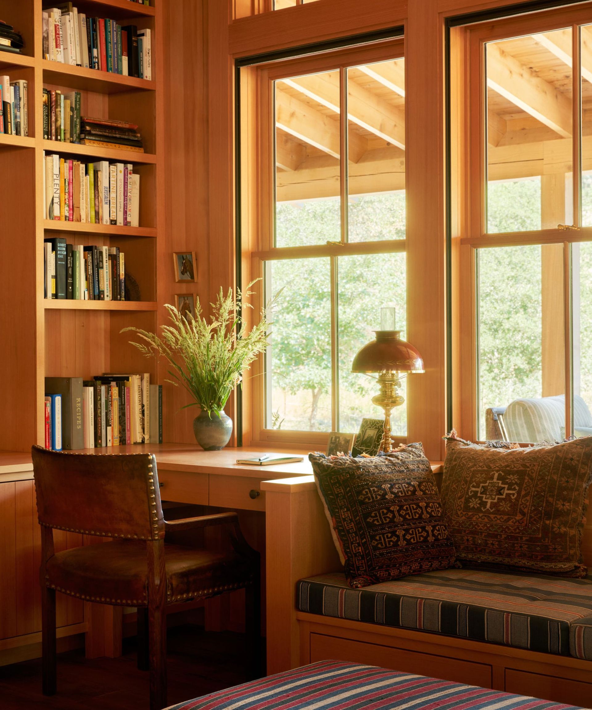 Wooden lounge with desk, upholstered bench and vintage pillows
