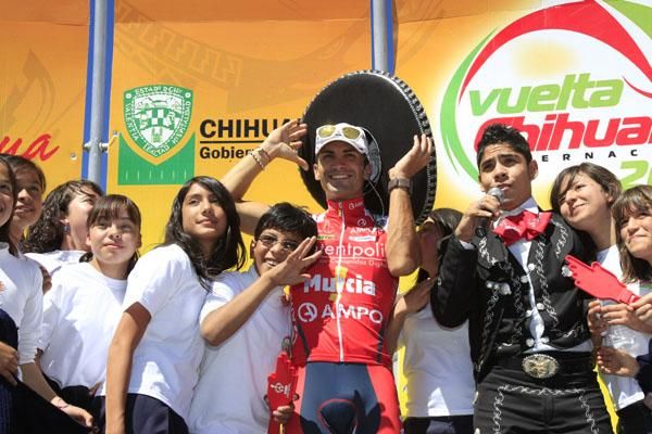 Local Mexican kids share the spotlight with stage winner Javier Benitez (Contentpolis-Ampo) .