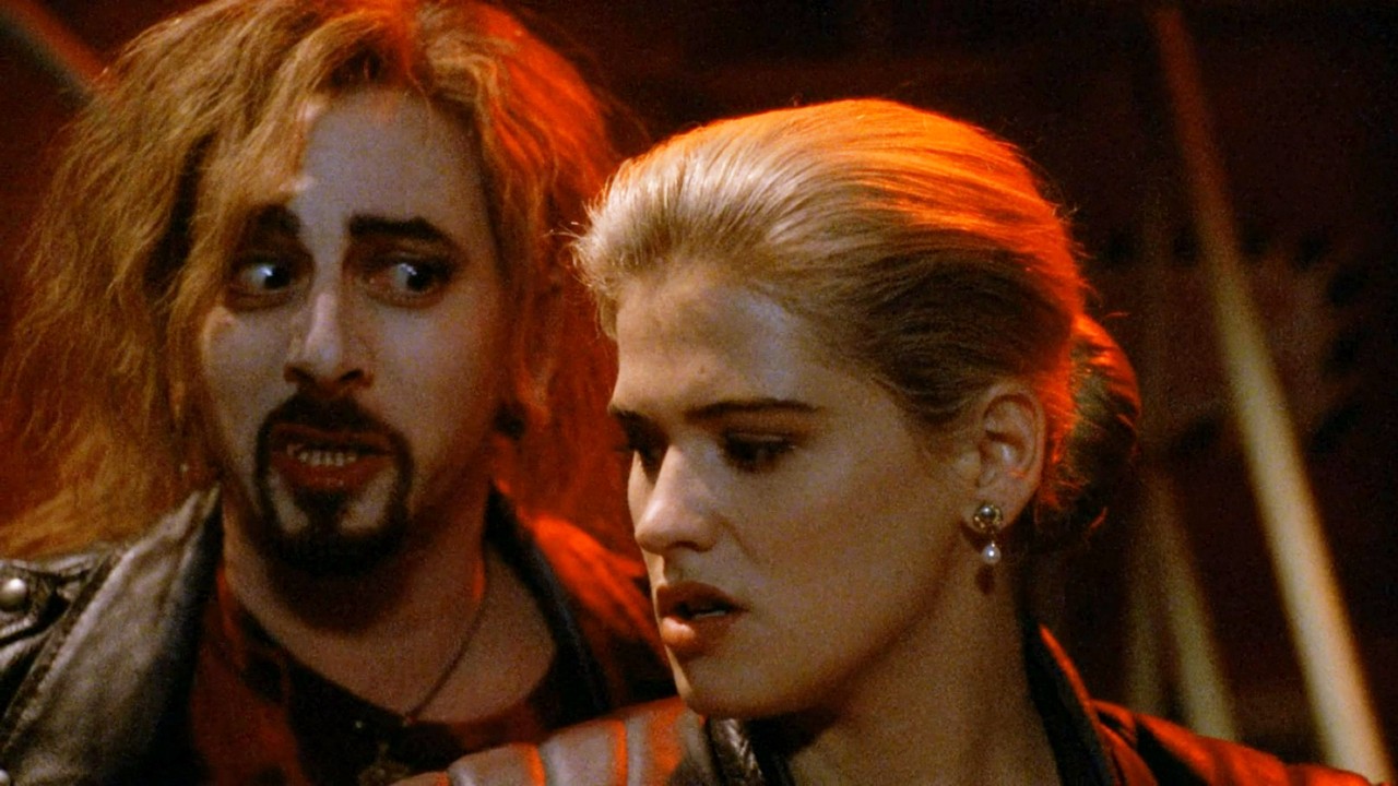 Paul Reubens y Kristy Swanson en Buffy, la cazavampiros