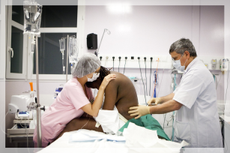 a woman in hospital having an epidural for pregnancy