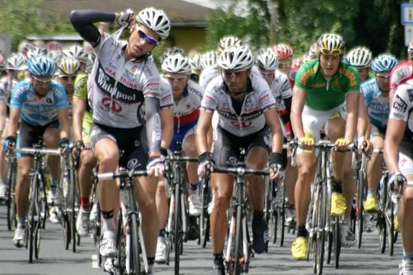 Matthias Friedemann takes on supplies in the feedzone.