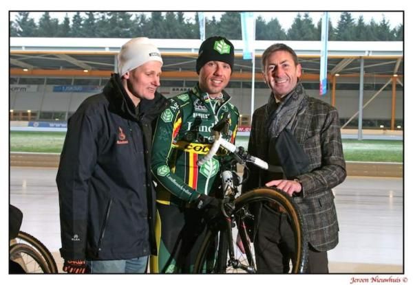 Richard Nieuwhuis, Sven Nys and Gideon Koens, the owner of HJC who made the tyre's spikes.