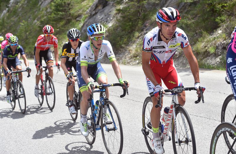 Simon Yates (Orica-GreenEdge) sitting second wheel