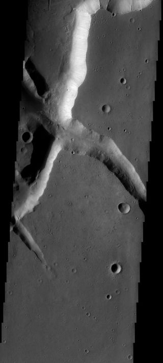Mars Fracture Patterns