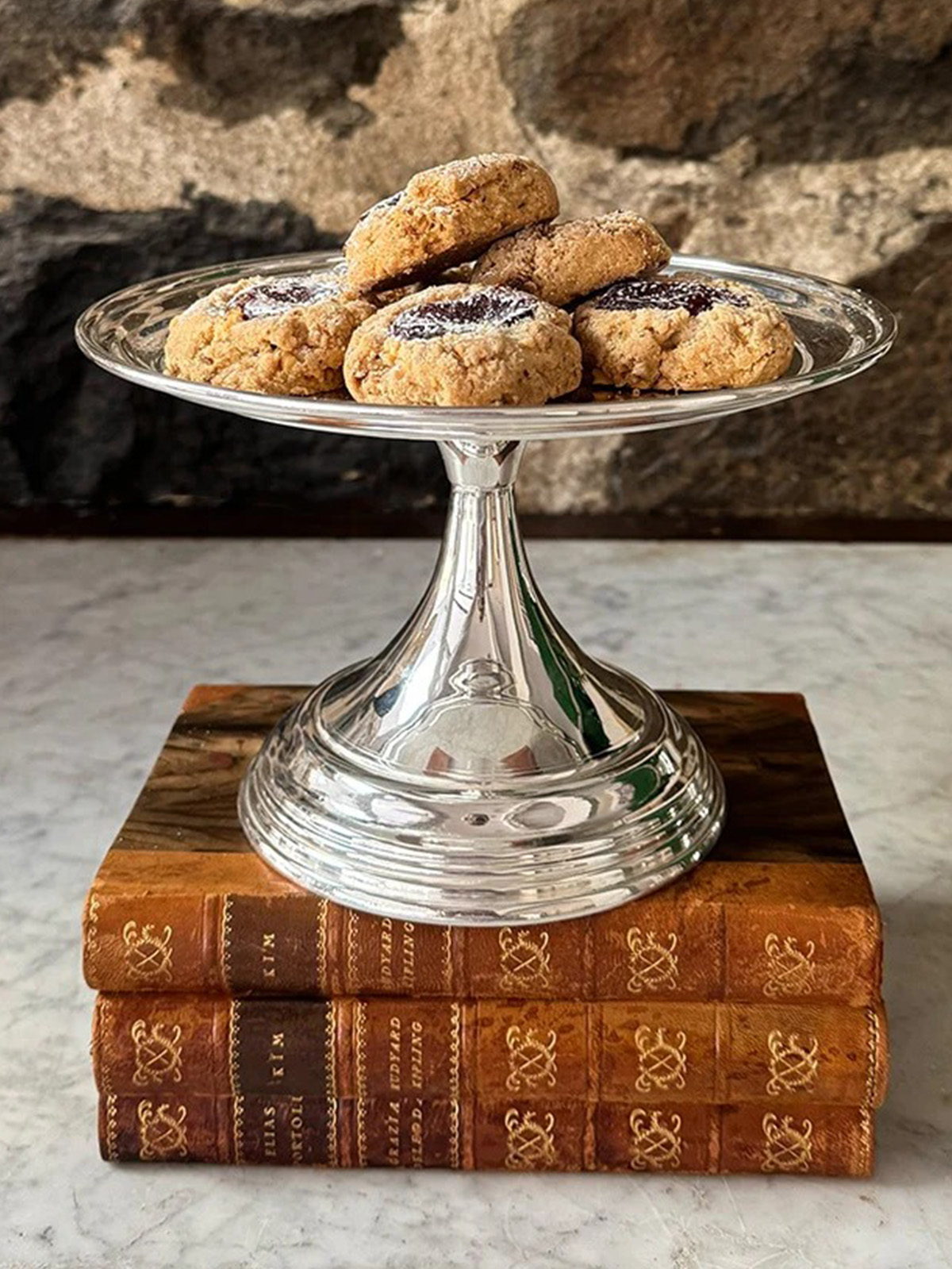 H&amp;ocirc;tel Silver, Classic 8" Pedestal Cake Stand