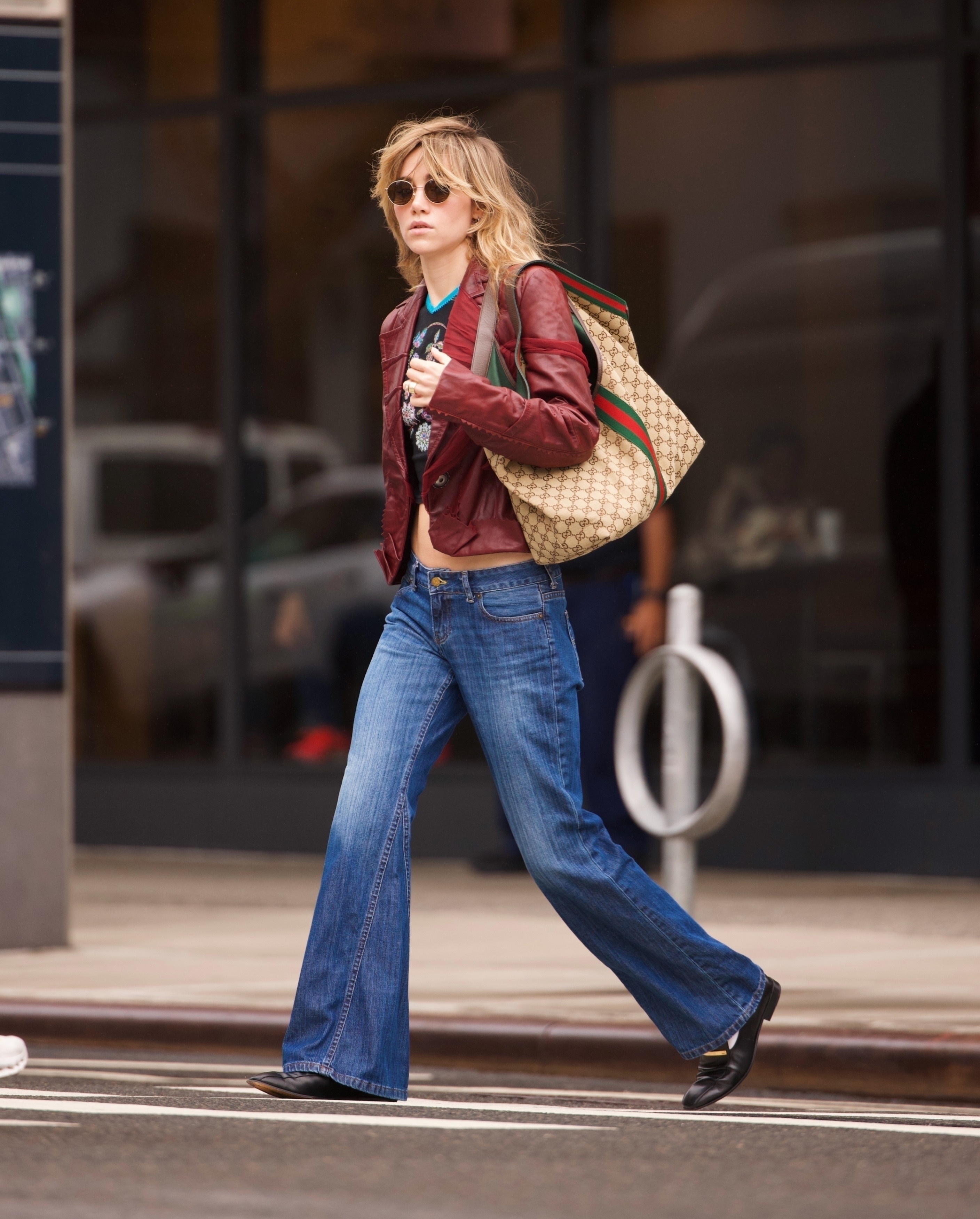 Suki Waterhouse carrying a Gucci Giglio