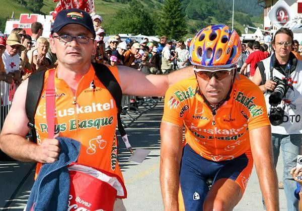 Aitor Gonzalez (Euskaltel-Euskadi) makes his way to the podium.