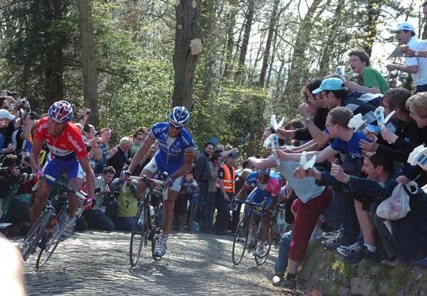 Boogerd and Boonen trying to chase the leaders