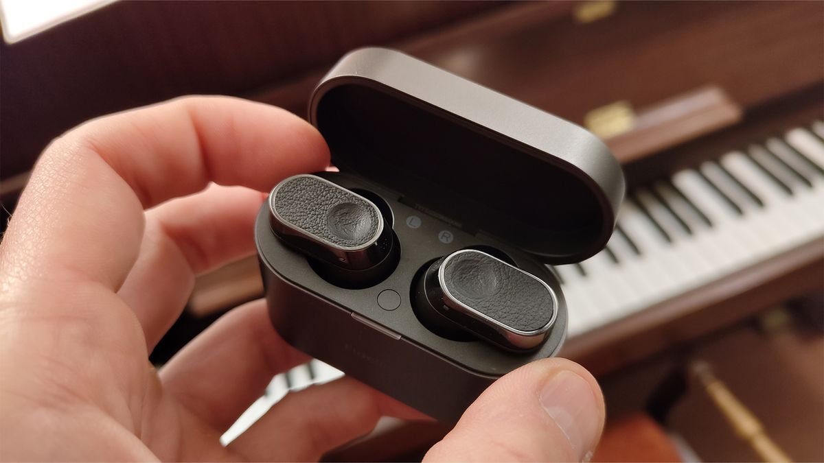 philips-fidelio-t2-review-robust-full-bodied-and-detailed-sound-from