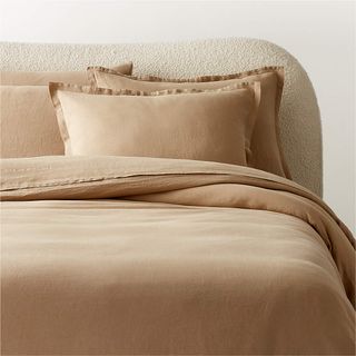 Linen bedding in tan color