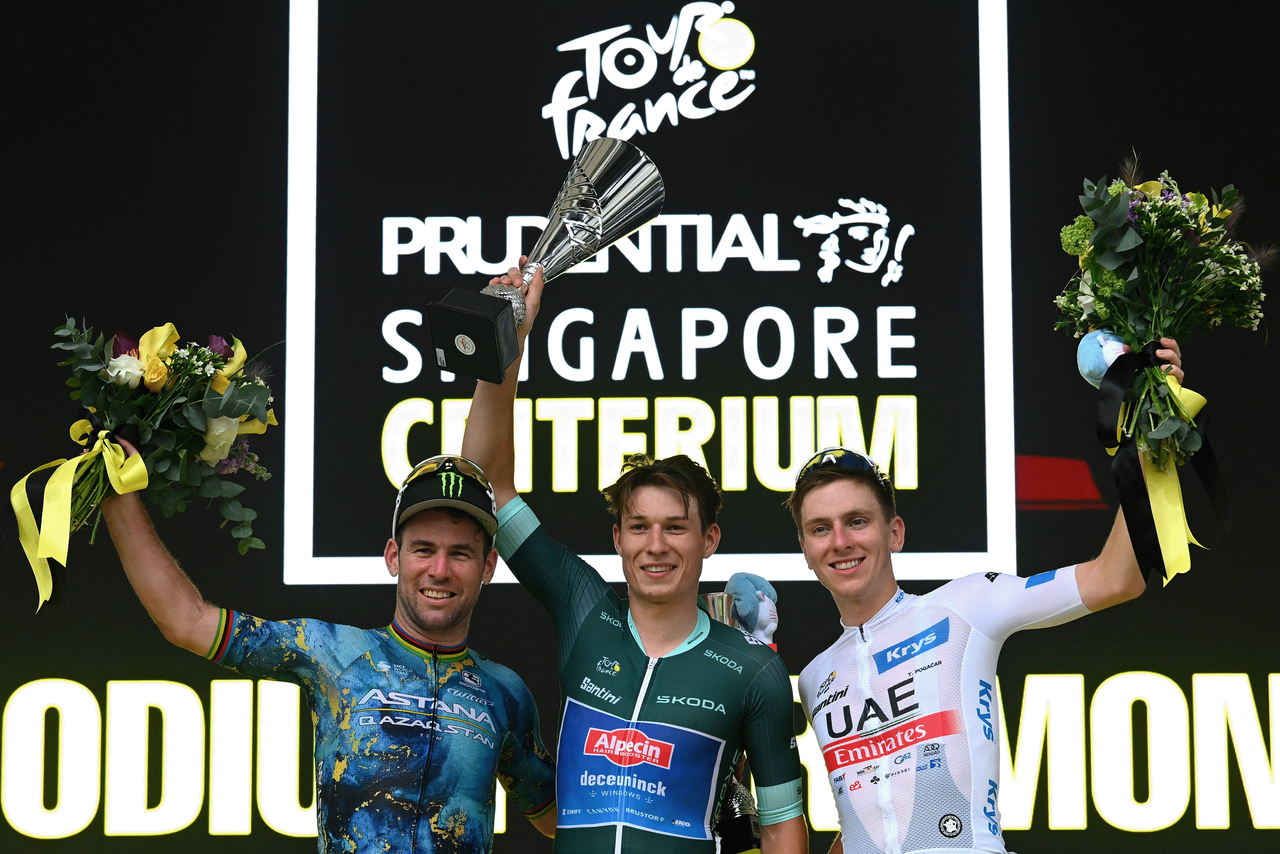 Final podium at the Tour de France Singapore Criterium