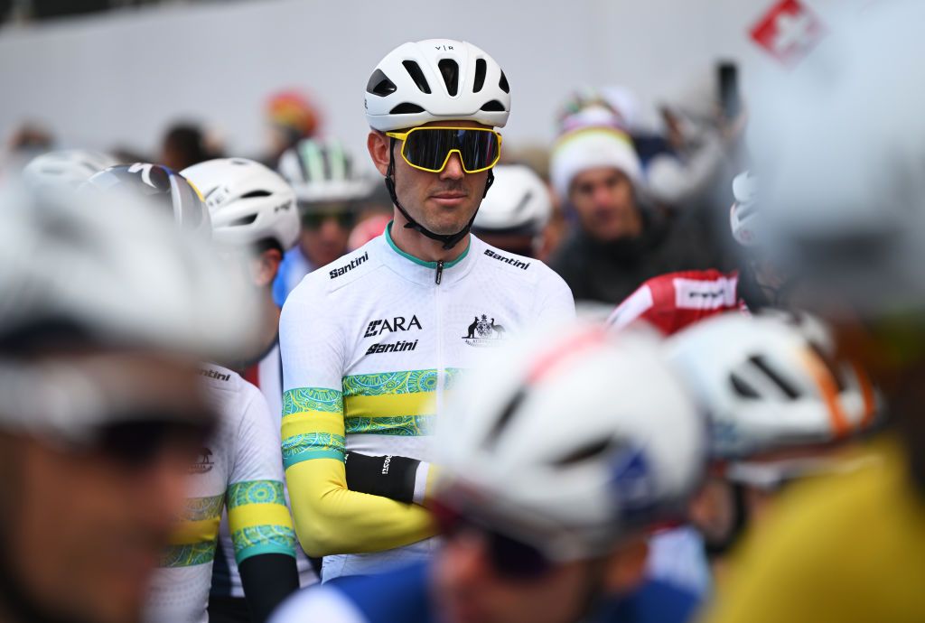 Ben O&#039;Connor waits for the start at the 2024 UCI Road World Championships