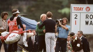 Jack Nicklaus congratulates Tom Watson after his win in the 1982 US Open