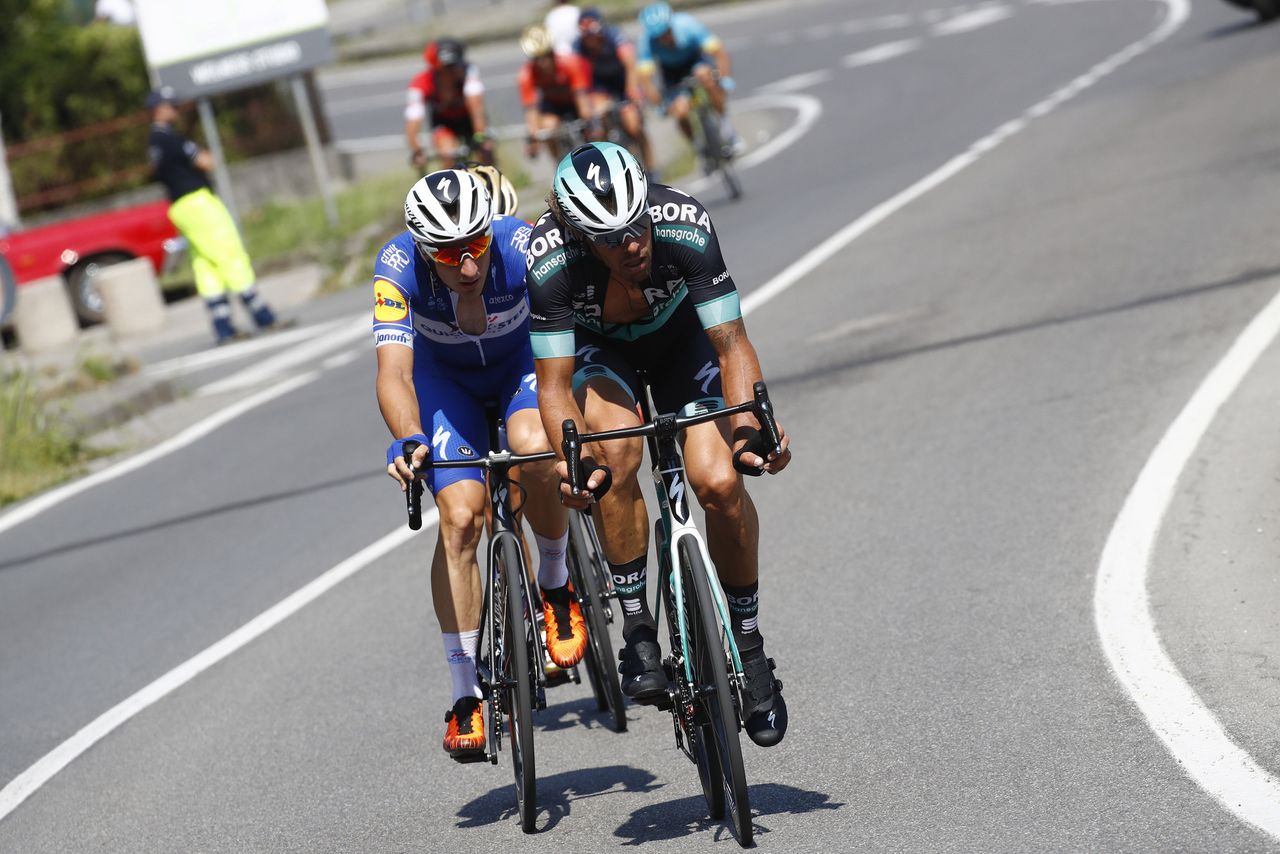 Daniel Oss (Bora-Hansgrohe) splits the group