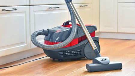 Canister vacuum