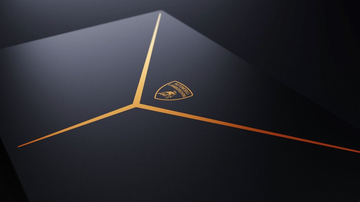 Image of the Razer Blade 16 x Automobili Lamborghini Edition.
