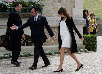 Carla Bruni pregnant at G8