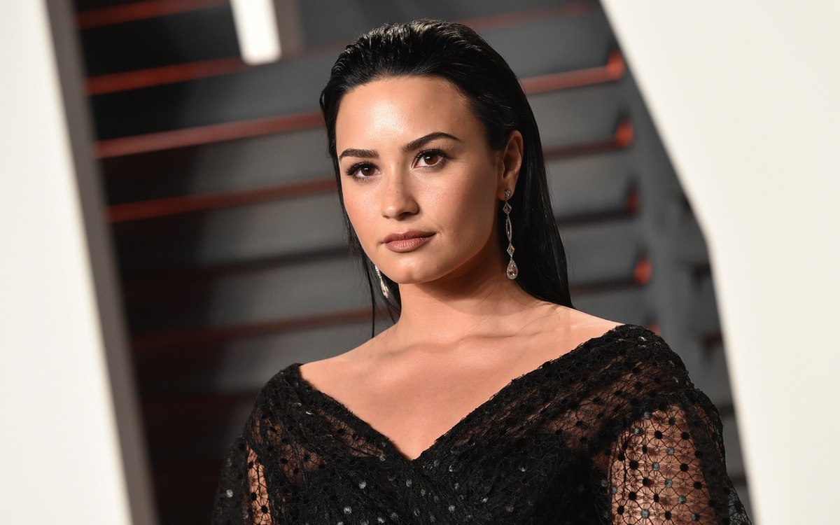 Inside Demi Lovato’s mid-century present day dining place