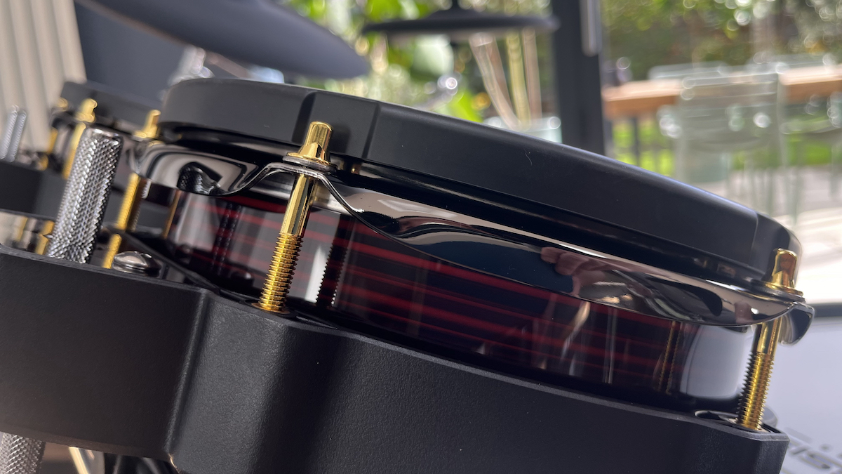 Side view of an Alesis Strata Core pad