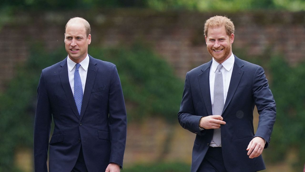 britains prince william, duke of cambridge l and britains prince harry, duke of sussex arrive for the unveiling of a statue of their mother, princess diana at the sunken garden in kensington palace, london on july 1, 2021, which would have been her 60th birthday princes william and harry set aside their differences on thursday to unveil a new statue of their mother, princess diana, on what would have been her 60th birthday photo by yui mok pool afp photo by yui mokpoolafp via getty images