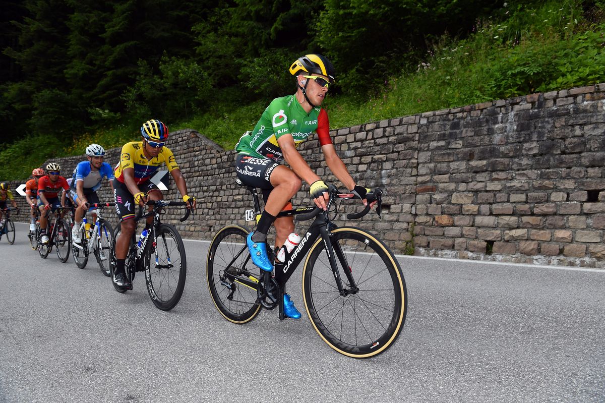 Enrico Logica wears the mountains classification
