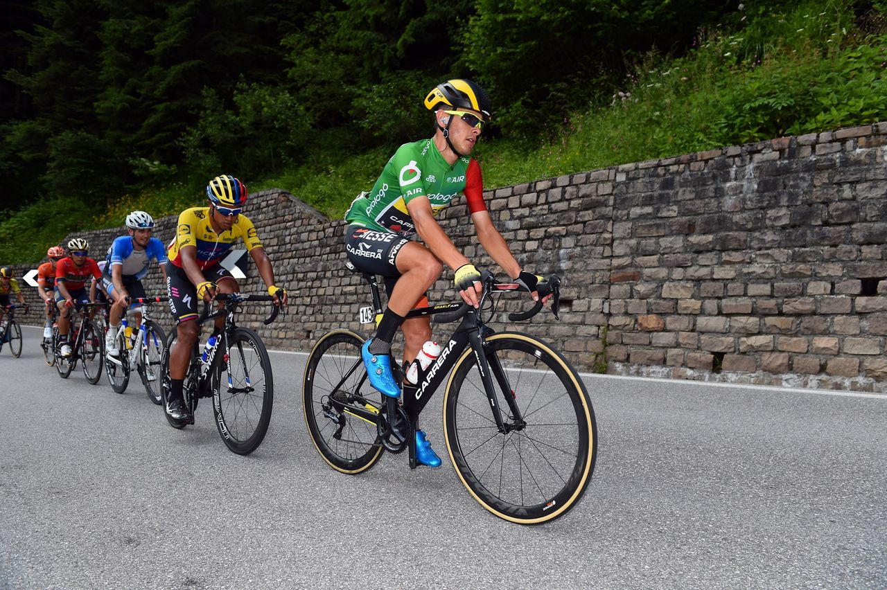 Enrico Logica wears the mountains classification