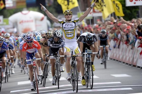 Robbie McEwen (Katusha) sits up as he knows the sprint has been lost.
