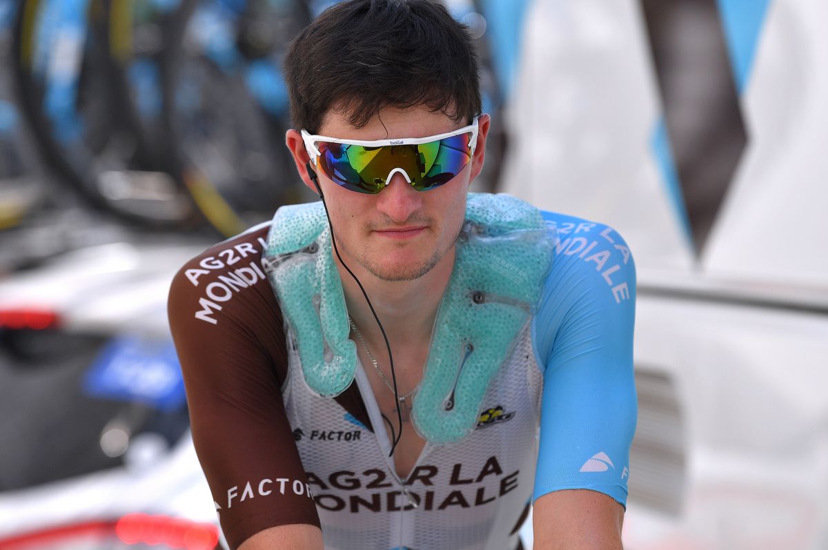 Nico Denz tries to cool down