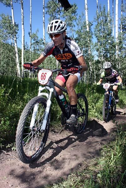Gretchen Reeves (Tokyo Joes) won the women's race
