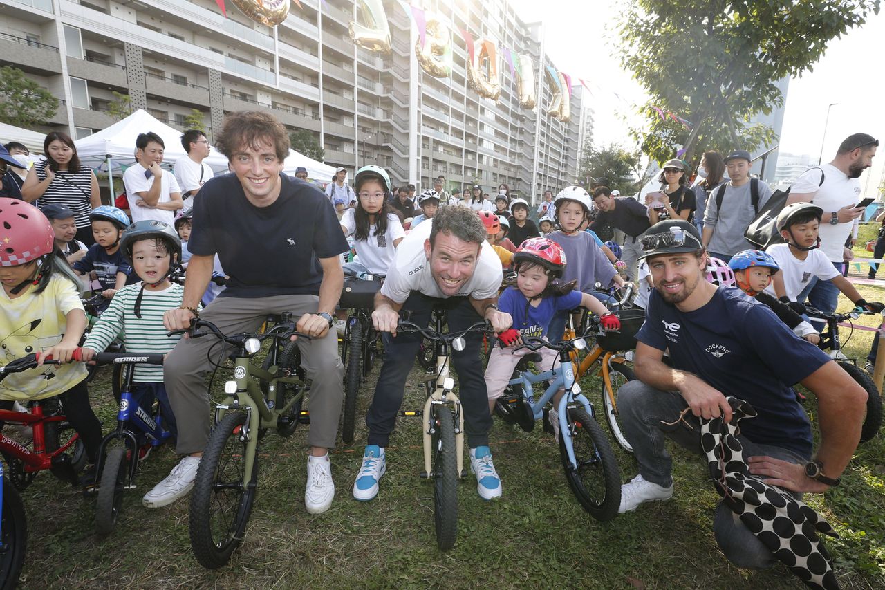 4 November 2023.9th Saitama Criterium.Bike Festa.CAVENDISH Mark (GBR) Astana Qazaqstan.SAGAN Peter (SVK) TotalEnergies.LAFAY Victor (FRA) Cofidis.Photo : Yuzuru SUNADA