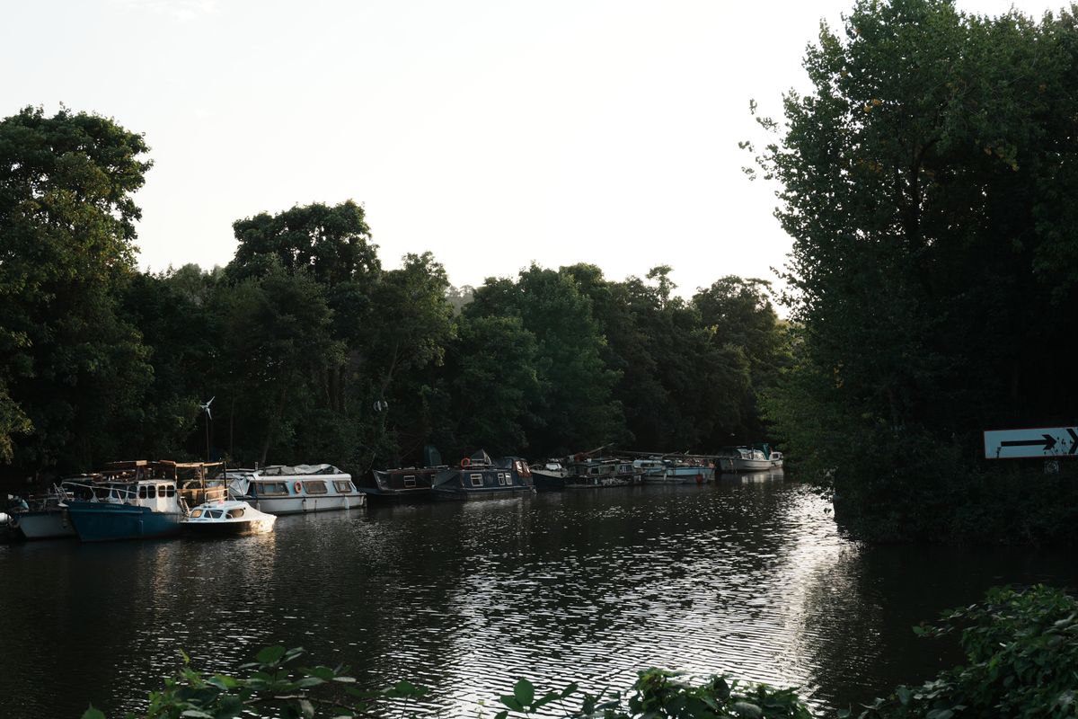 A photo of boats moored in the River Avon, Bath, taken on a Sony ZV-E10 II vlogging camera