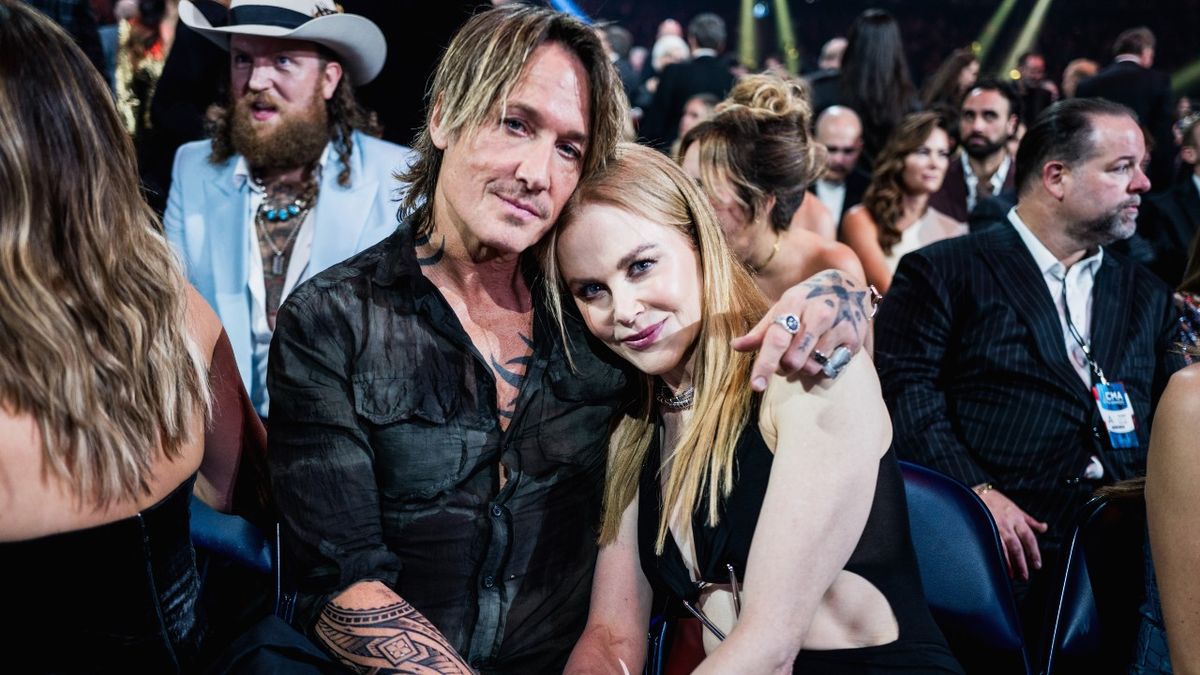 Keith Urban and Nicole Kidman hugging and smiling at the camera.