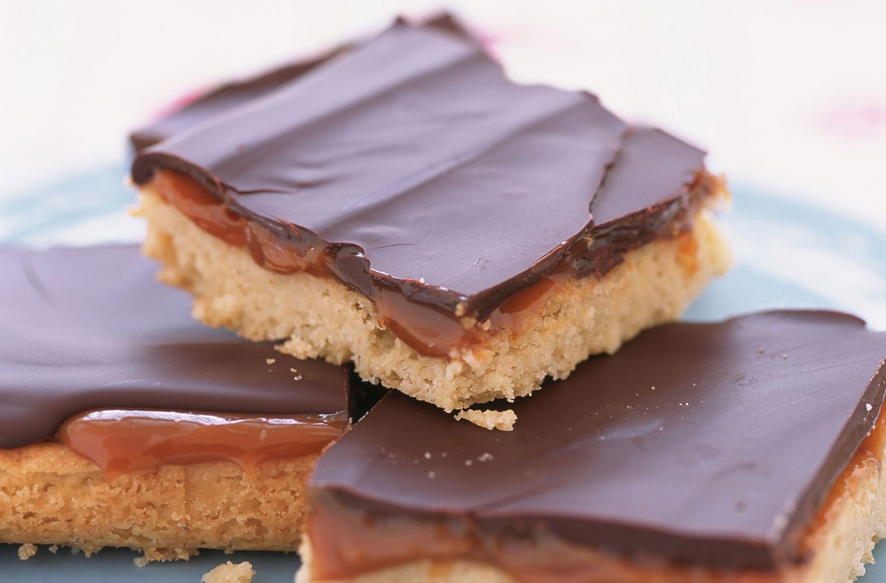 Homemade millionaire&#039;s shortbread