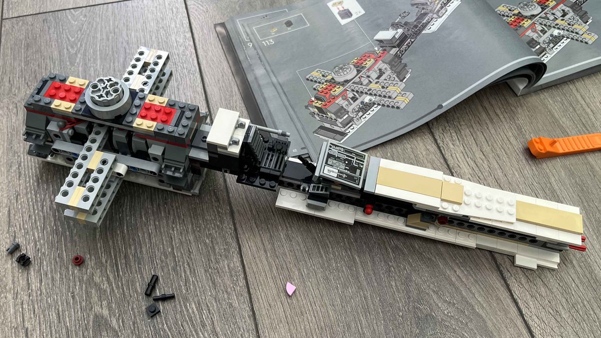 Building the Lego Star Wars UCS X-Wing Starfighter (75355)