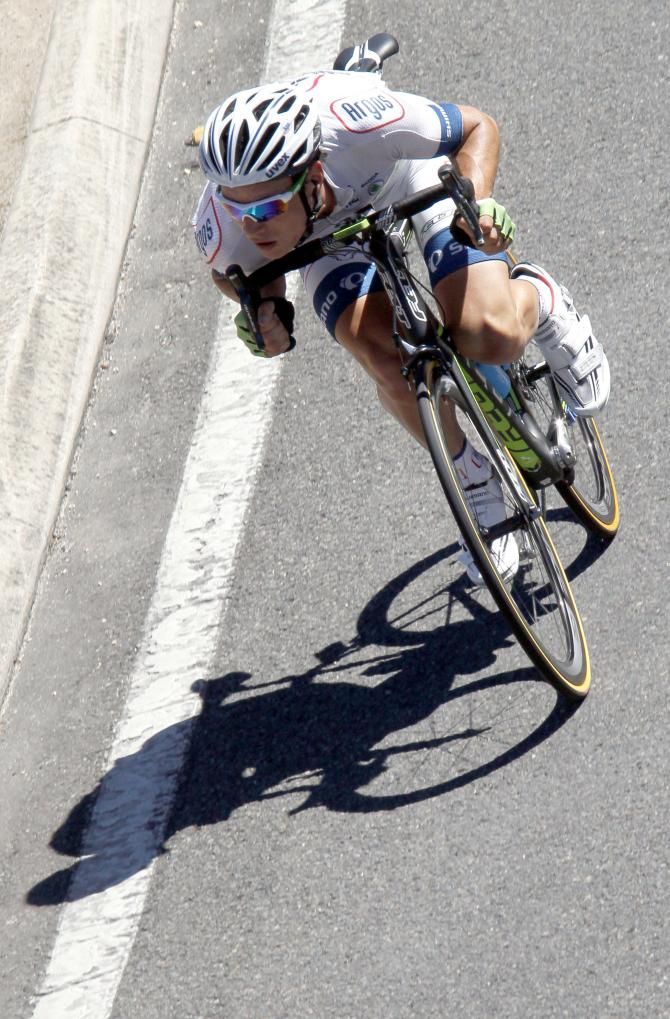 An Argos-Shimano rider gets aero at the 2013 Tour Down Under