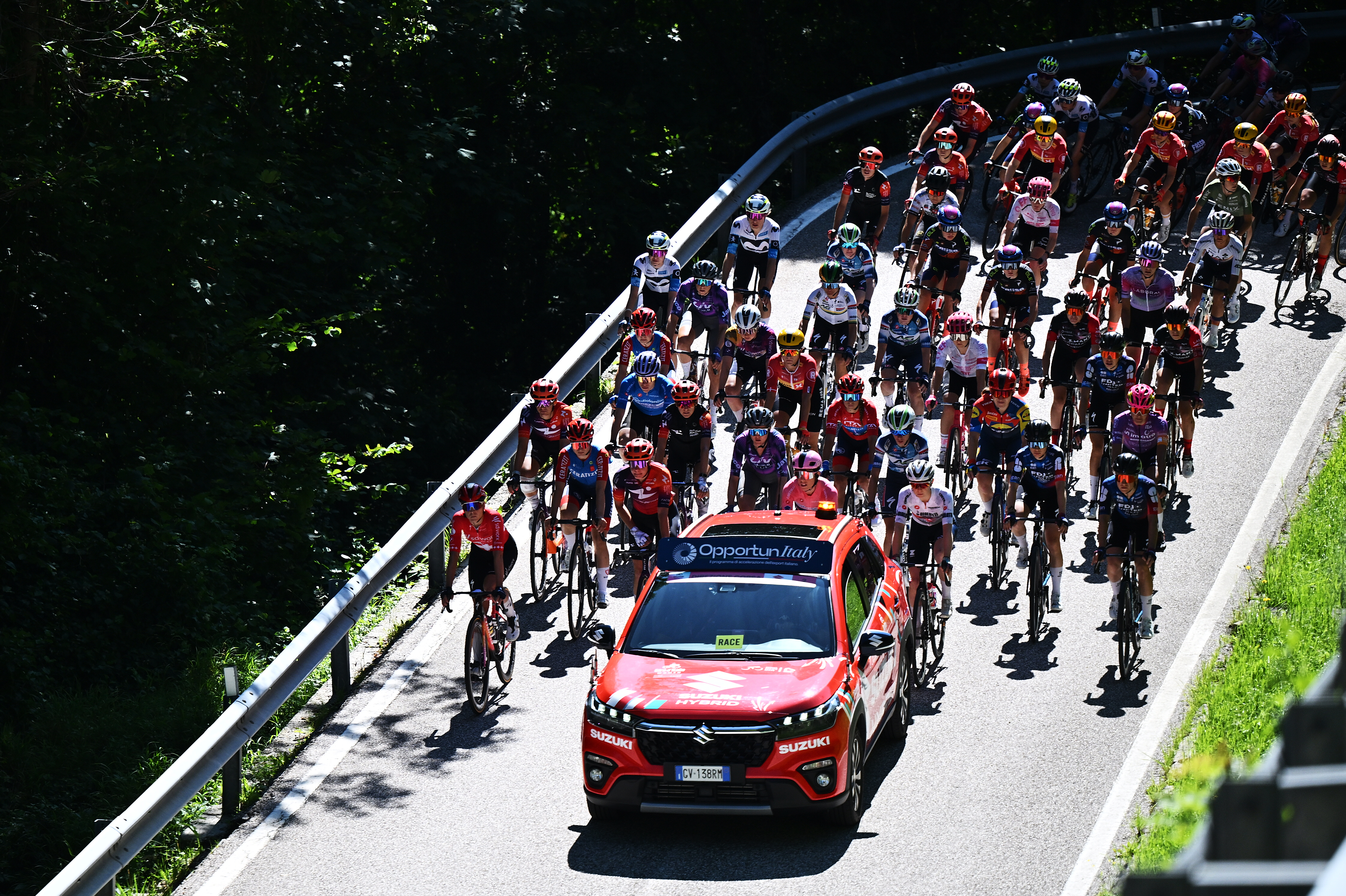 PIANEZZE, ITALY - JULY 09: A general view of Anna Henderson of Great Britain and Team Lidl - Trek - Pink Leader Jersey and the peloton competing during the 36th Giro d&amp;amp;apos;Italia Women 2025, Stage 4 a 142km stage from Castello Tesino to Pianezze (Valdobbiadene) 1083m / #UCIWWT / on July 09, 2025 in Pianezze, Italy. (Photo by Luc Claessen/Getty Images)