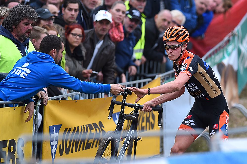 Tim Merlier gets a new bike.