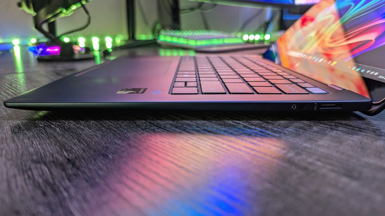 Image of the HP EliteBook Ultra G1q Windows laptop.