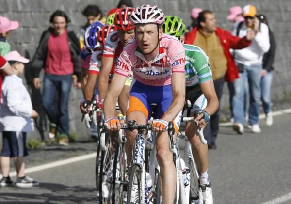 Pieter Weening (Rabobank) lost contact on the final climb